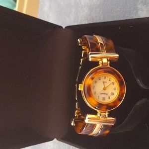 Regent quartez gold tone  and faux Amber plates linked fashion